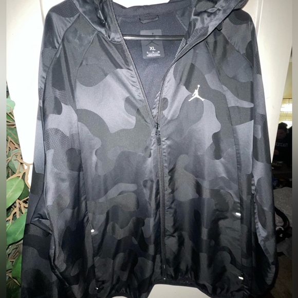 XL Jordan windbreaker jacket mint new condition - Picture 3 of 4